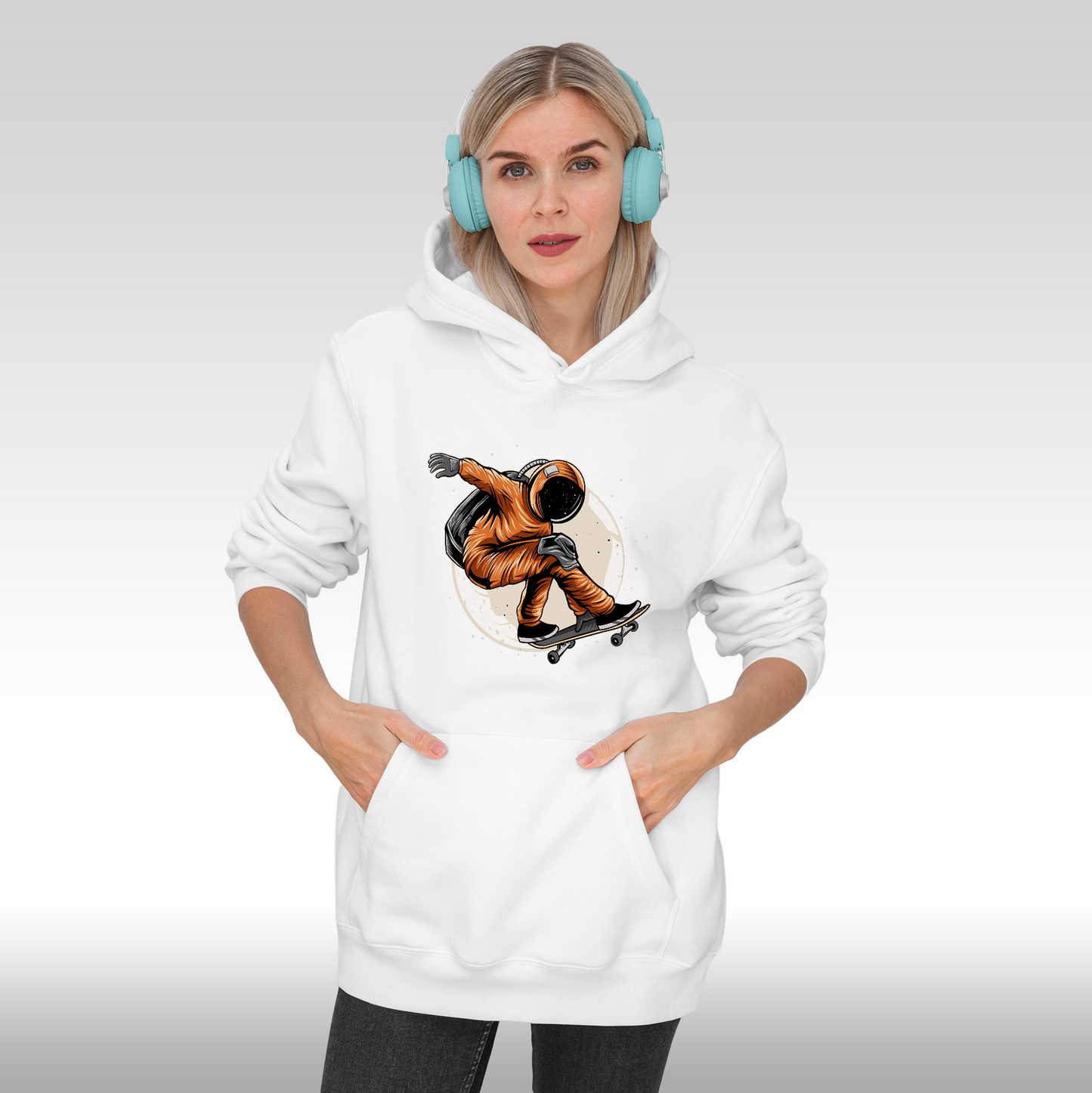 Hanorac alb personalizat Fata Dama urban "Skateboarding Astronaut" streetwear
