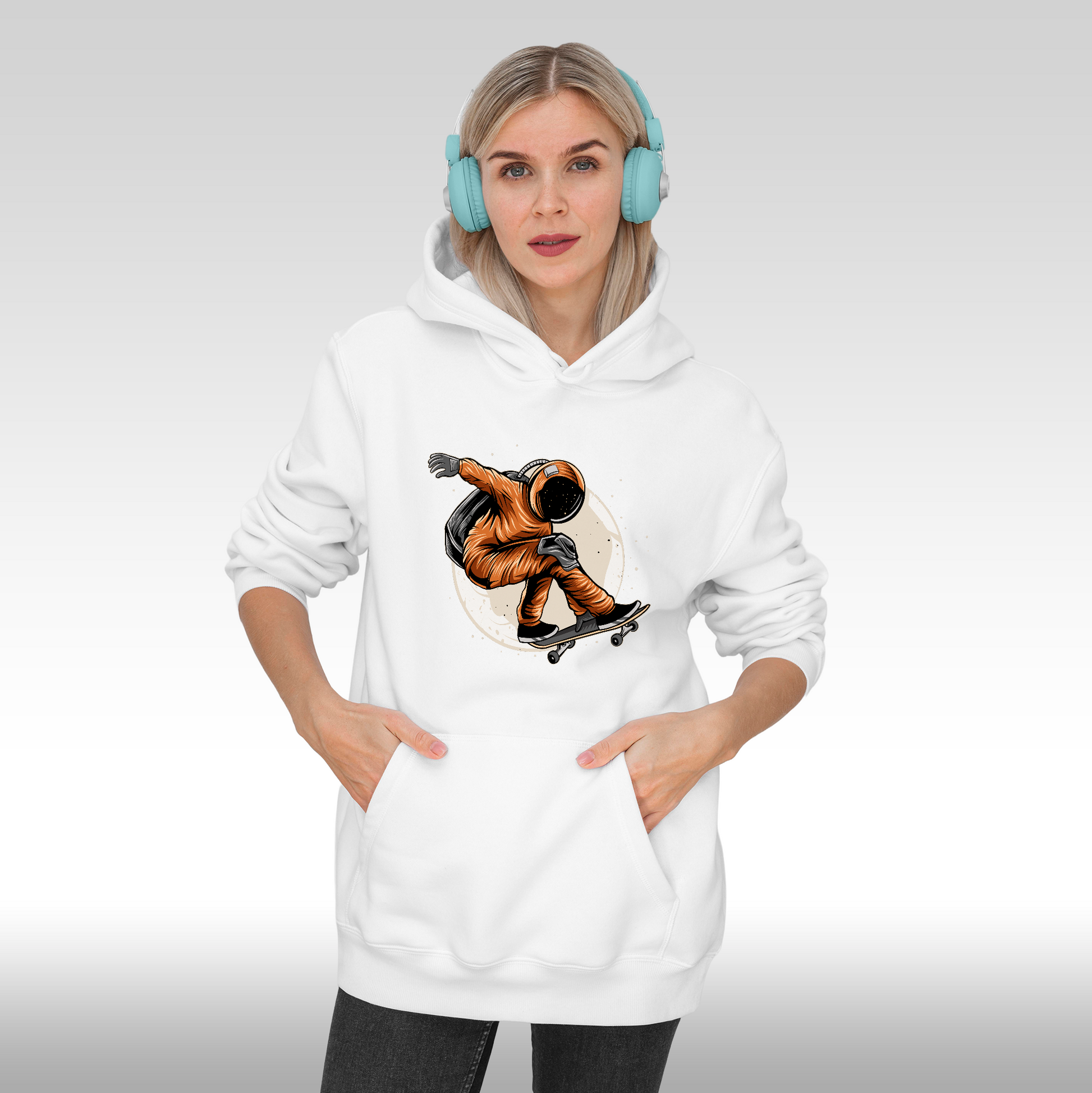 Hanorac alb personalizat Fata Dama urban "Skateboarding Astronaut" streetwear
