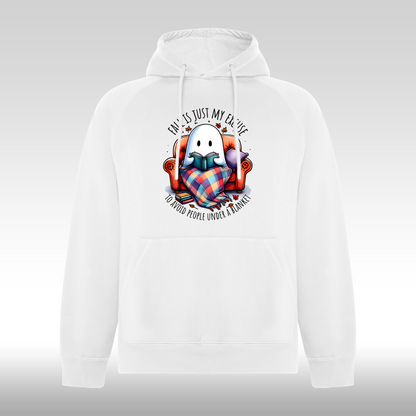 Hanorac alb personalizat mesaj "Fall Is Just My Excuse To Avoid People Under A Blanket" streetwear
